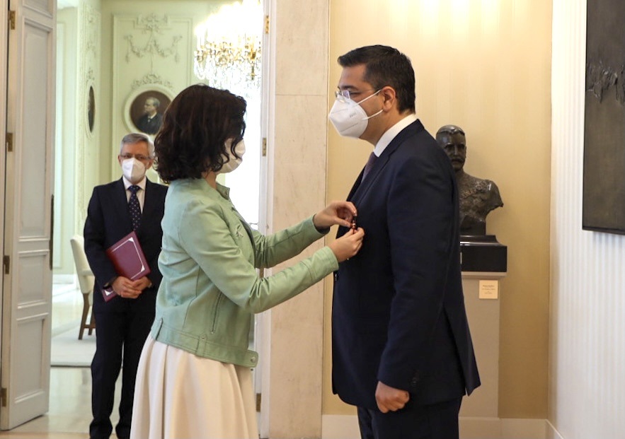 Με το Διεθνές Μετάλλιο της Μαδρίτης βραβεύτηκε ο Πρόεδρος της Ευρωπαϊκής Επιτροπής των Περιφερειών,Απόστολος Τζιτζικώστας