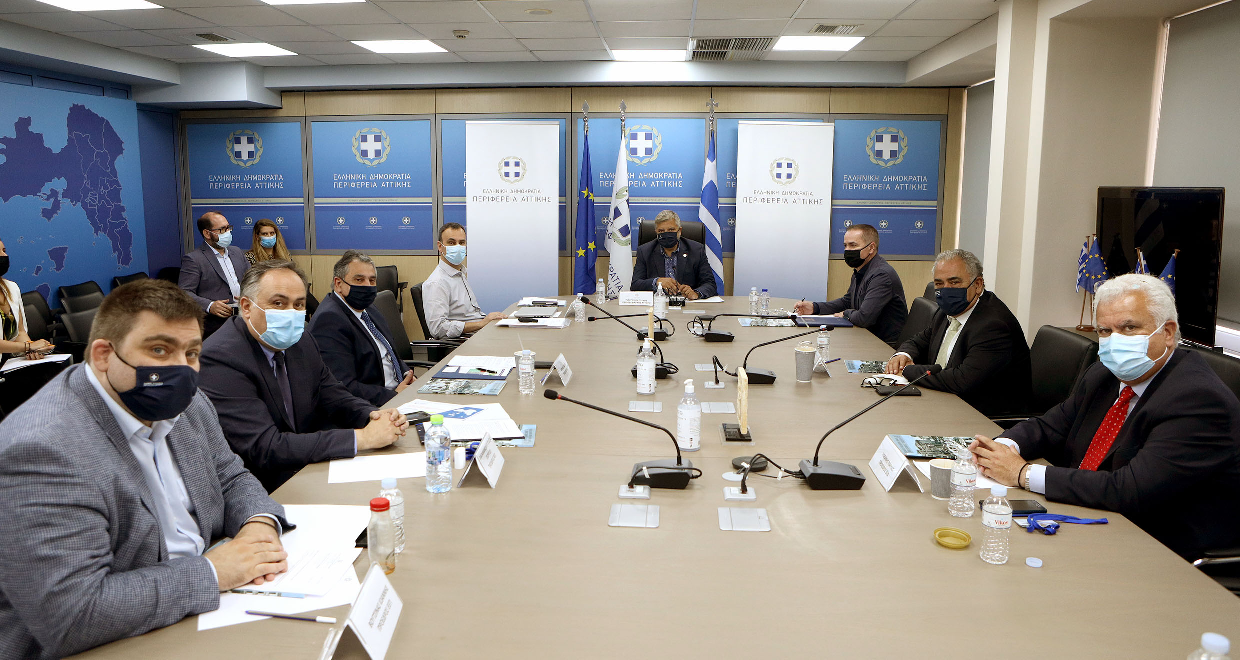 Συνάντηση του Περιφερειάρχη Αττικής με τους Προέδρους Επαγγελματικών Επιμελητηρίων Αθηνών και Πειραιά
