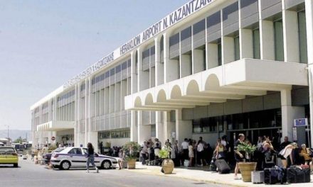 Αεροδρόμιο Ηρακλείου: 19 συλλήψεις για πλαστογραφία πιστοποιητικών