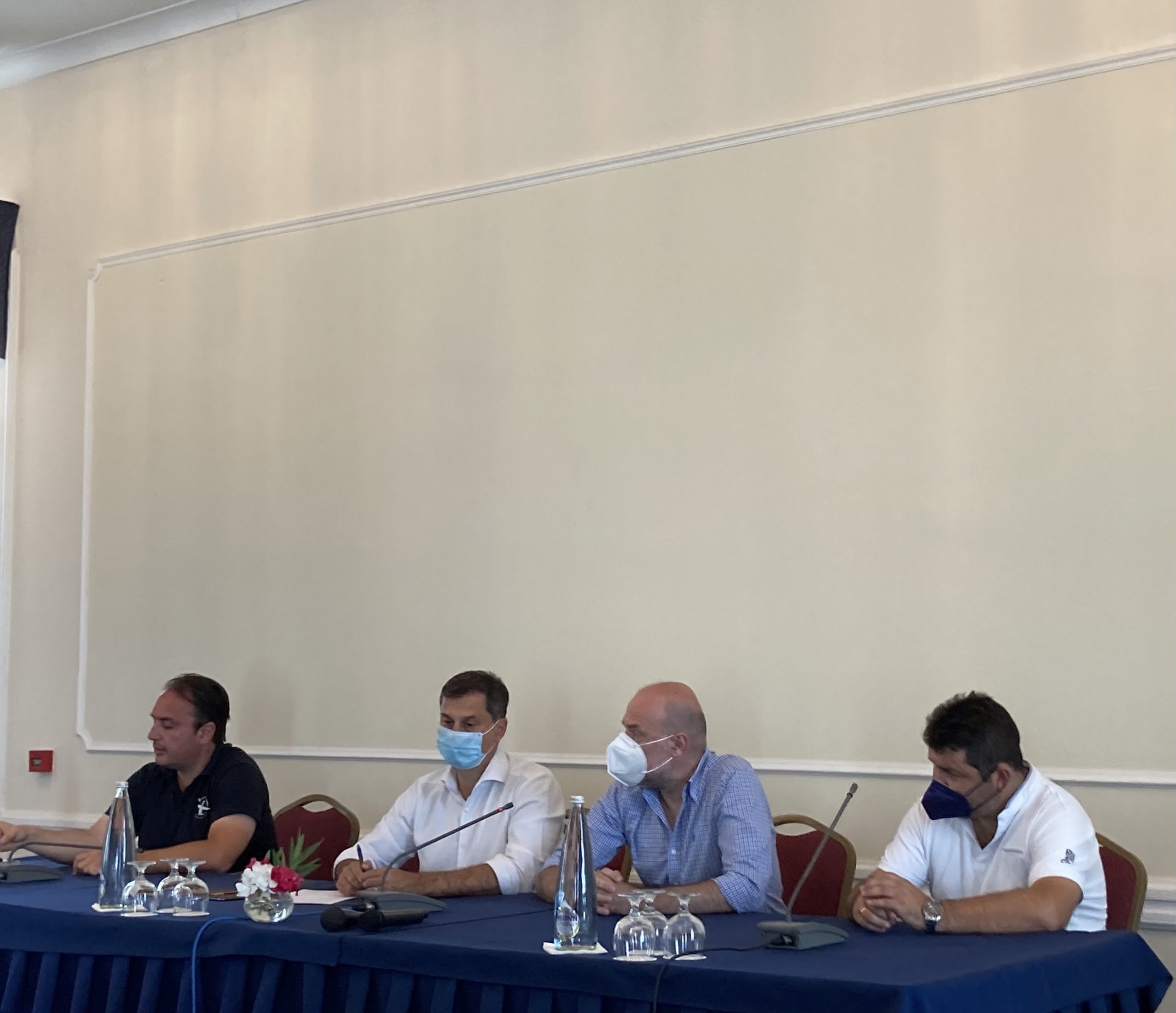 Χ. Θεοχάρης στην Εύβοια: «Η κυβέρνηση αποδεικνύει ότι είναι δίπλα στους πληγέντες από τις πυρκαγιές»