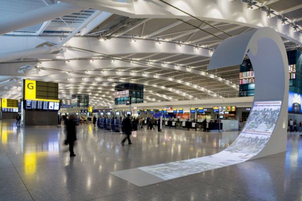 Πιο εύκολα τα αεροπορικά ταξίδια , Τεστ PCR Covid-19 στο αεροδρόμιο Heathrow με αποτέλεσμα σε 3 ώρες