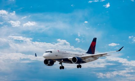 Delta Air Lines: Αρνητική απέναντι στην επιβολή του υποχρεωτικού εμβολιασμού των εργαζομένους