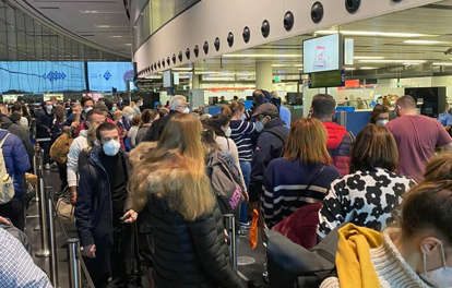 Αυξημένη κίνηση στο αεροδρόμιο της Βιέννης λίγο πριν το καθολικό lockdown