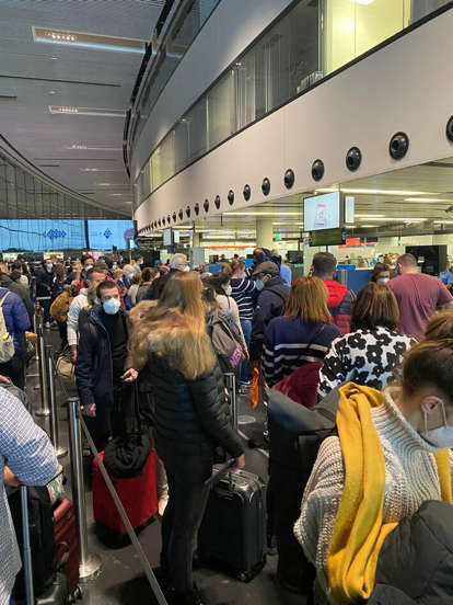 Αυξημένη κίνηση στο αεροδρόμιο της Βιέννης λίγο πριν το καθολικό lockdown