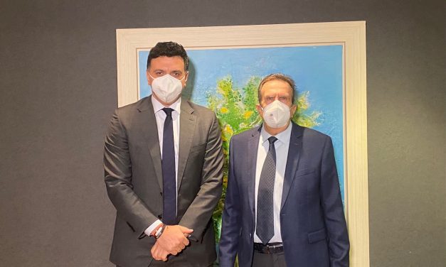 Κικίλιας–Καρανίκας: Συνεργασία ώστε να καθοριστεί το πλαίσιο της τουριστικής επιχείρησης