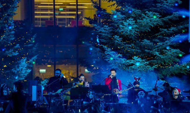 ΚΠΙΣΝ: Εντυπωσιακή φωταγώγηση για την έναρξη της εορταστικής περιόδου