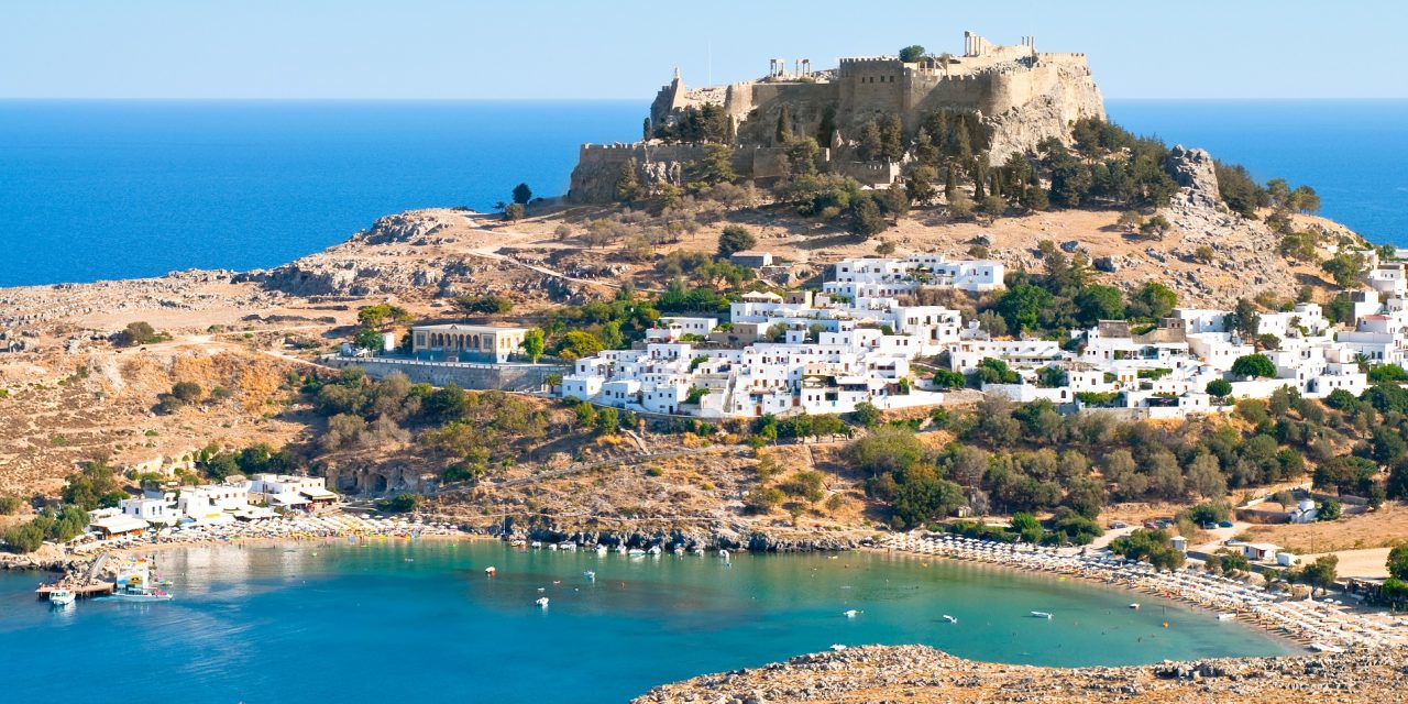 Ευρωπαϊκές πόλεις που «ξεχειλίζουν» από τουρίστες: Δύο ελληνικές στην 10άδα