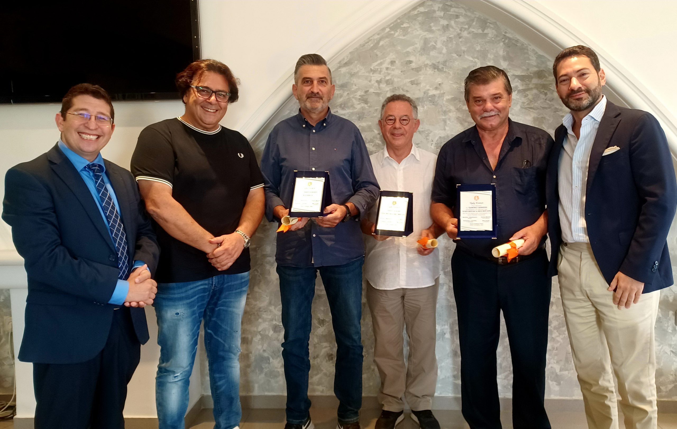 Εργάζονται για τον τουρισμό επί σχεδόν μισό αιώνα και βραβεύθηκαν από την Ε.Ξ. Ρόδου