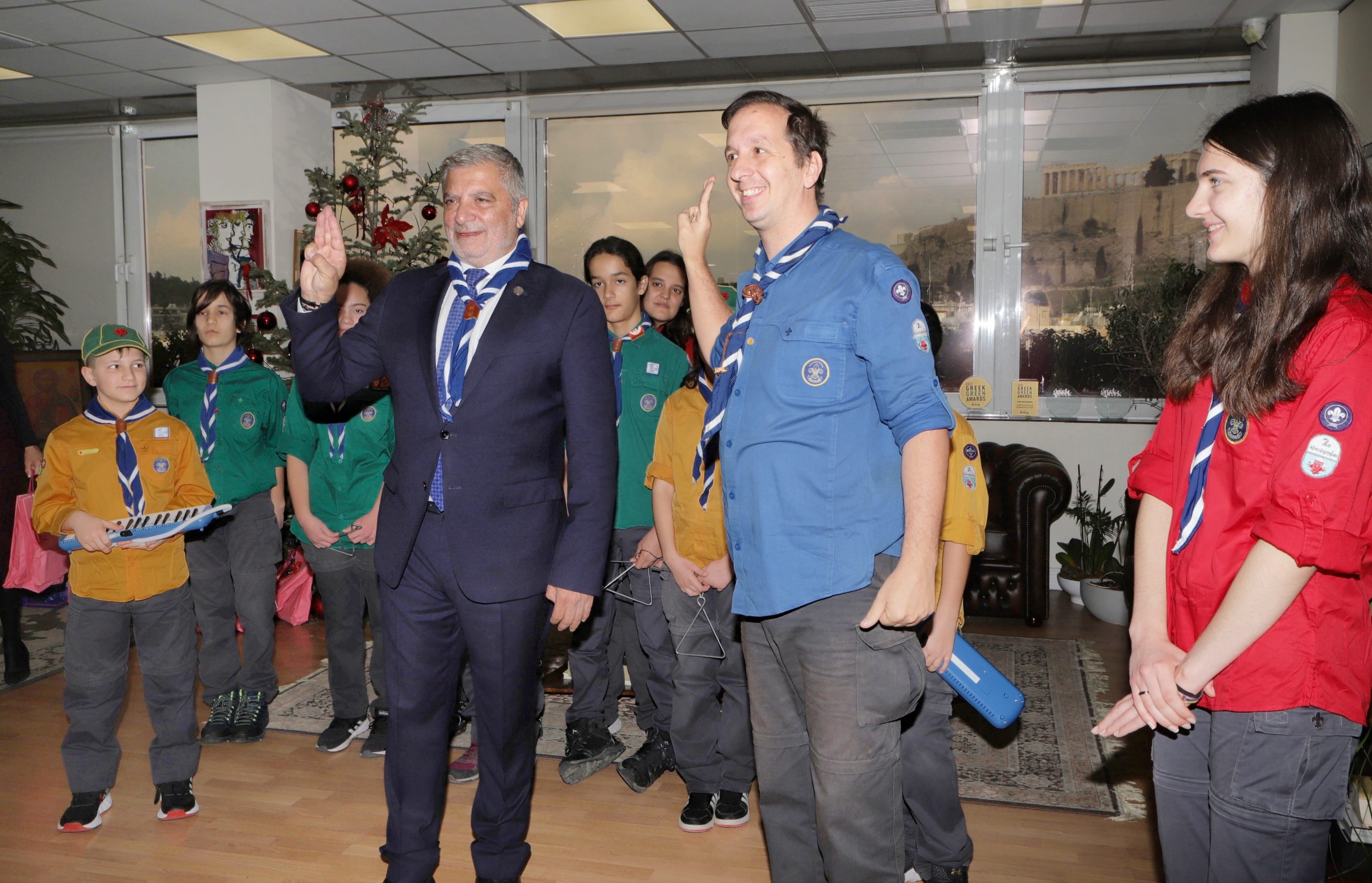 Πρωτοχρονιάτικα κάλαντα στον Περιφερειάρχη Αττικής Γ. Πατούλη από εκπροσώπους φορέων ΑμΕΑ και το Σώμα Ελλήνων Προσκόπων