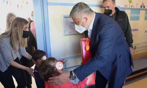 <strong>Κοντά στα παιδιά της ΕΛΕΠΑΠ και του Σωματείου «Οι Φίλοι του Παιδιού» ο Περιφερειάρχης Αττικής Γ. Πατούλης</strong>