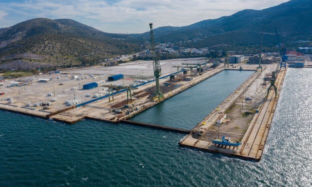 <strong><em>Αμοιβές πείνας και στοχοποίηση της συνδικαλιστικής δράσης</em></strong>. <strong><em>Αυτή είναι η ανάπτυξη της Νέας Δημοκρατίας στα ναυπηγεία Σκαραμαγκά</em></strong>