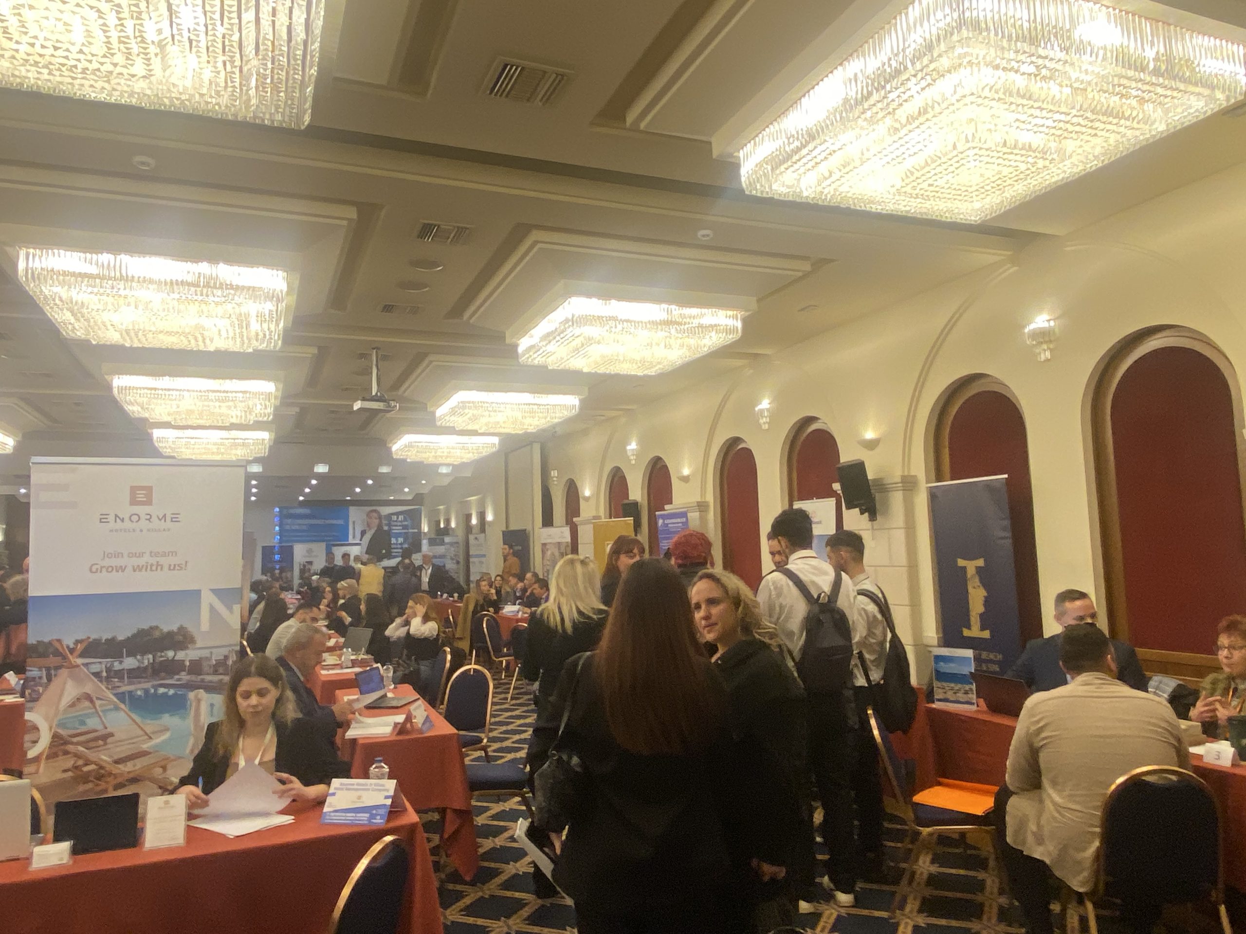 Με απόλυτη επιτυχία ολοκληρώθηκε στο Ηράκλειο η 3η Παγκρήτια ημέρα καριέρας στις Ξενοδοχειακές μονάδες και στην τελική ευθεία για την  διοργάνωση της  μεγάλης αυτής εκδήλωσης και στα Χανιά».