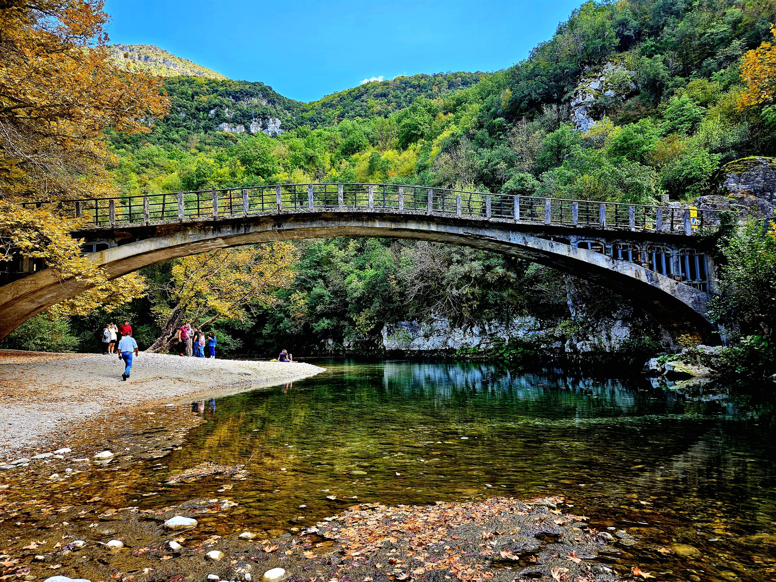 Ο δημοφιλής ταξιδιωτικός οδηγός Routard σε Ήπειρο και Θεσσαλία