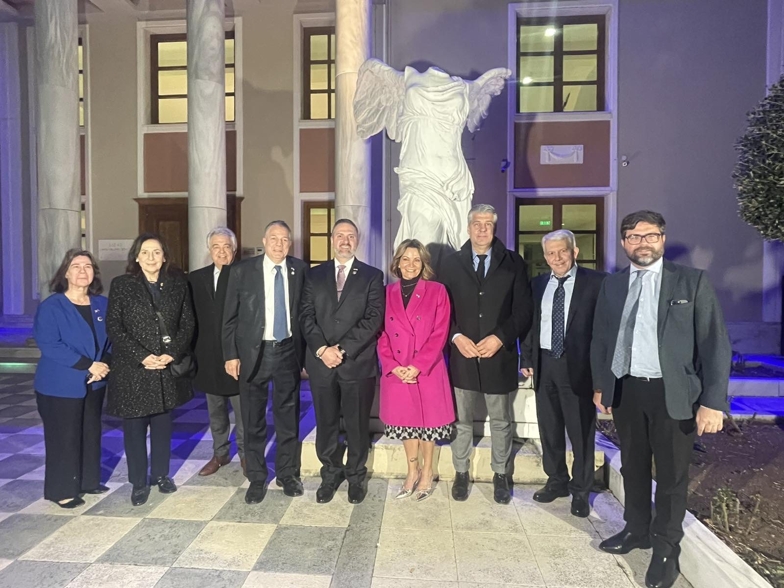 Ο Περιφερειάρχης Ανατολικής Μακεδονίας και Θράκης Χριστόδουλος Τοψίδης υποδέχθηκε το διοικητικό συμβούλιο της Παγκόσμιας Διακοινοβουλευτικής Ένωσης Ελληνισμού (Πα.Δ.Ε.Ε.)