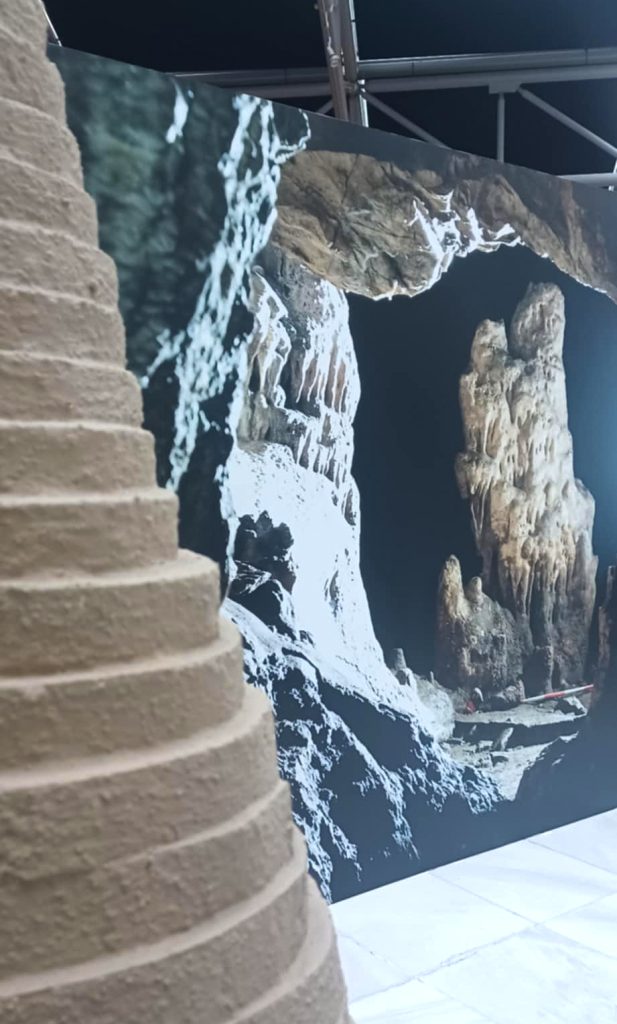 7 Στη σπηλιά Ιστορίες από το σκοτάδι στο φως