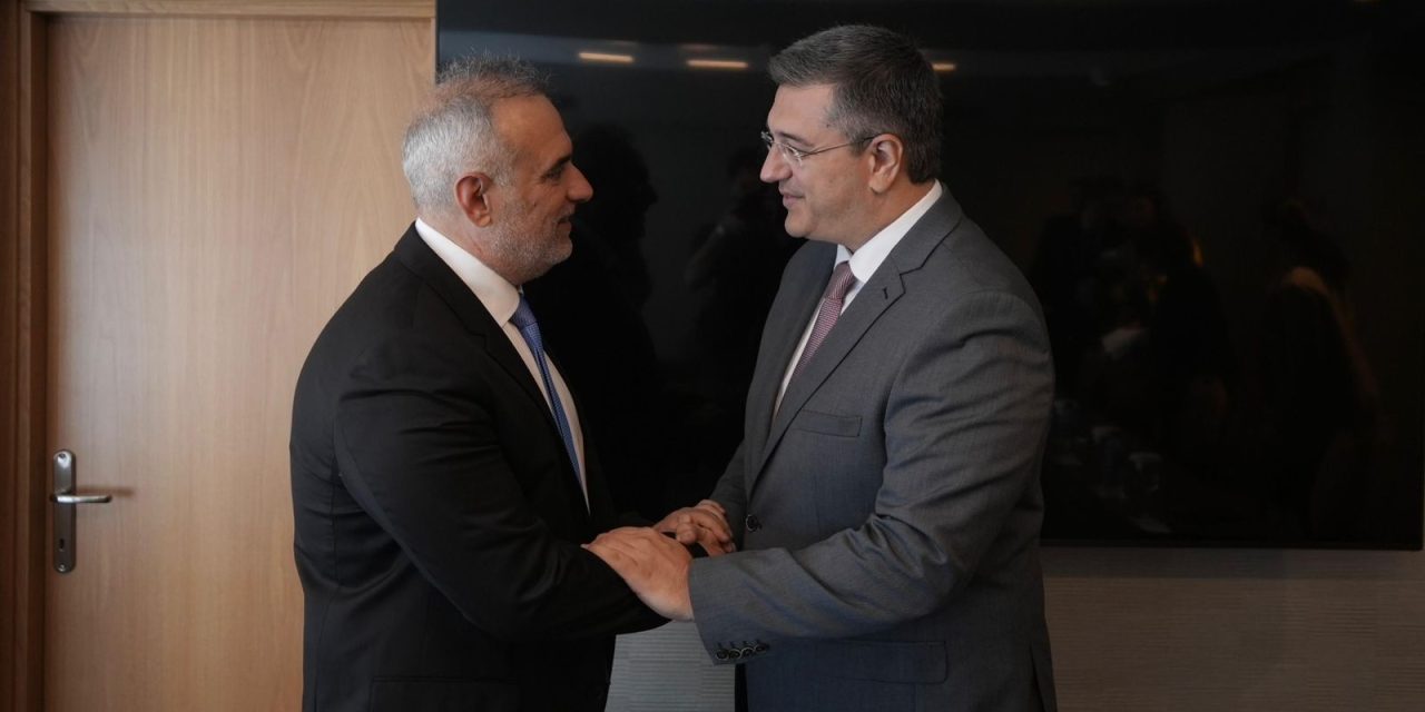 <strong>ΟΛΠ Α.Ε.: Συνάντηση του Αναπληρωτή Διευθύνοντος Συμβούλου κ. Παναγιώτη Τσώνη με τον Επίτροπο Βιώσιμων Μεταφορών και Τουρισμού της Ευρωπαϊκής Ένωσης κ. Απόστολο Τζιτζικώστα</strong>