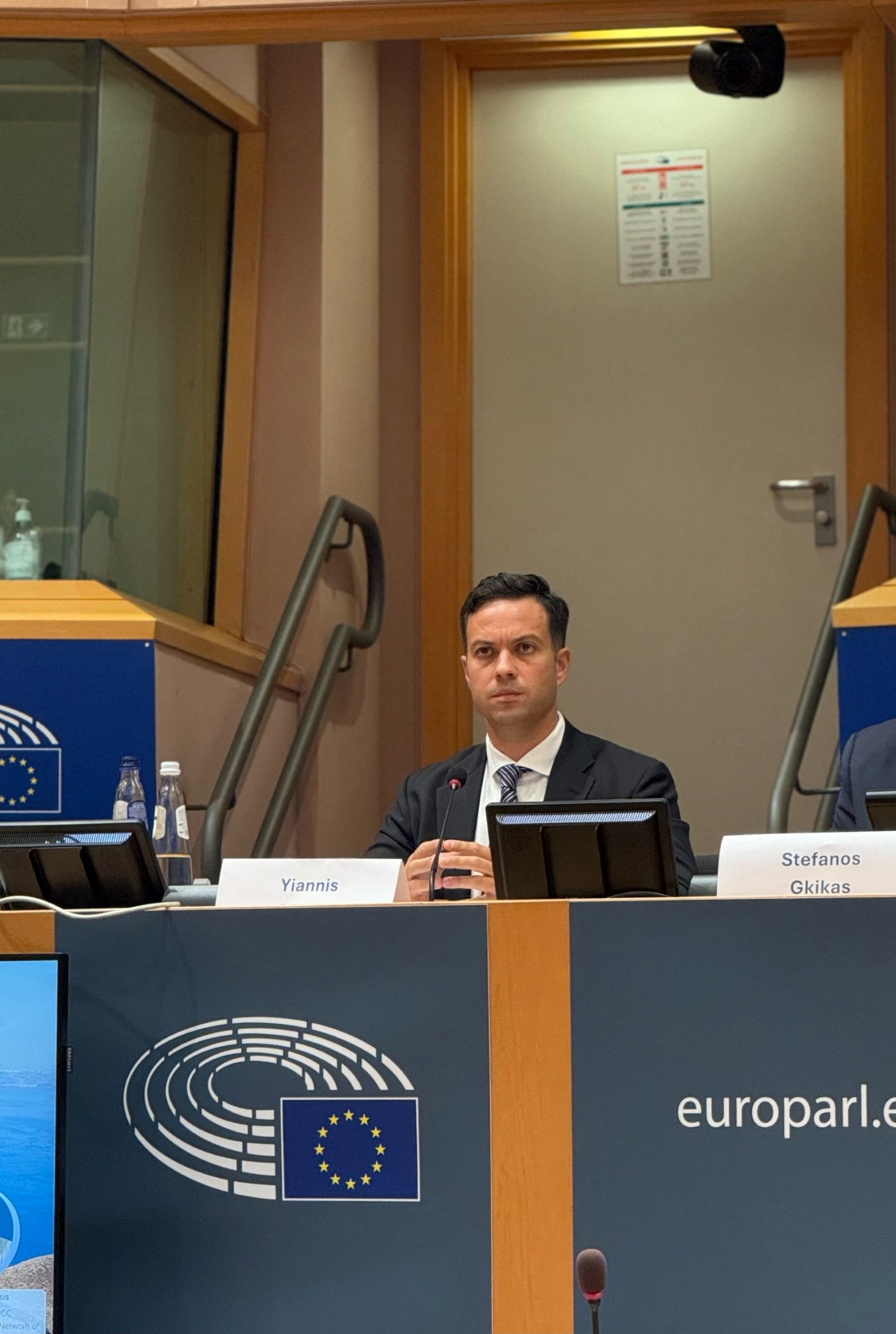 Γιάννης Χατζής από το βήμα του Ευρωπαϊκού Κοινοβουλίου: “Ευρωπαϊκά Νησιά με Υποδομές – Όχι βραχυχρόνιες μισθώσεις χωρίς όρια