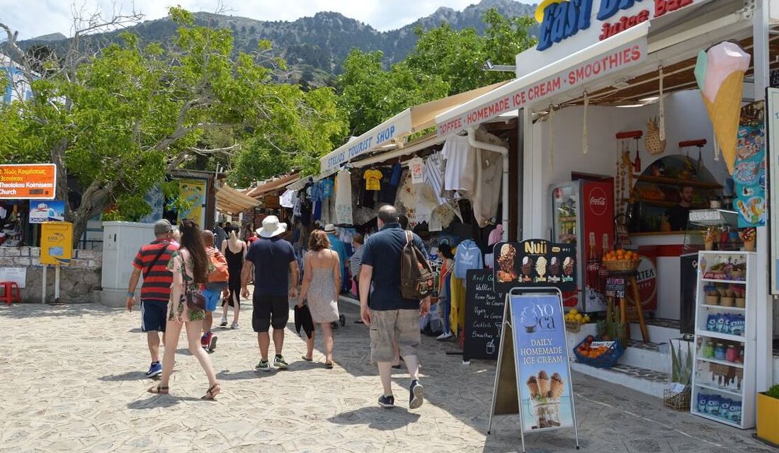 Τουρισμός για τις στατιστικές: Σφύζει από κόσμο η Κως, η αγορά όμως αναστενάζει…