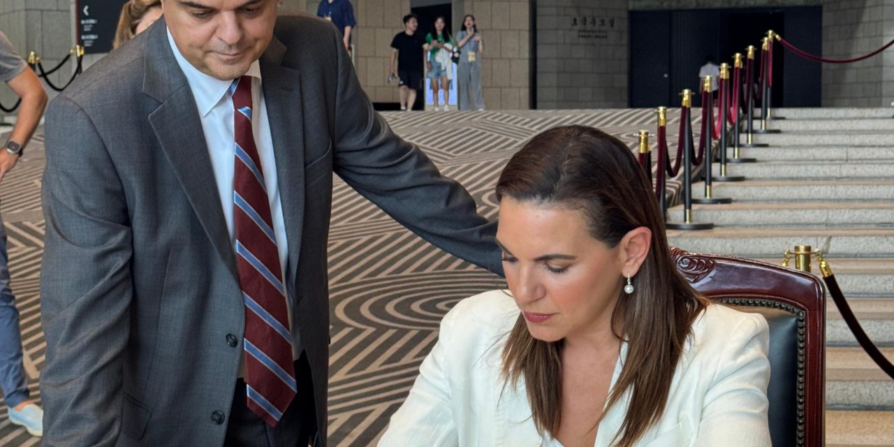 Κατάθεση στεφάνου της Υπουργού Τουρισμού στο Μνημείο Ελλήνων Πεσόντων στη Σεούλ και επίσκεψη στη μεθόριο Νότιας και Βόρειας Κορέας