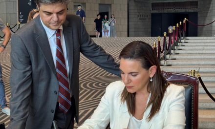 Κατάθεση στεφάνου της Υπουργού Τουρισμού στο Μνημείο Ελλήνων Πεσόντων στη Σεούλ και επίσκεψη στη μεθόριο Νότιας και Βόρειας Κορέας