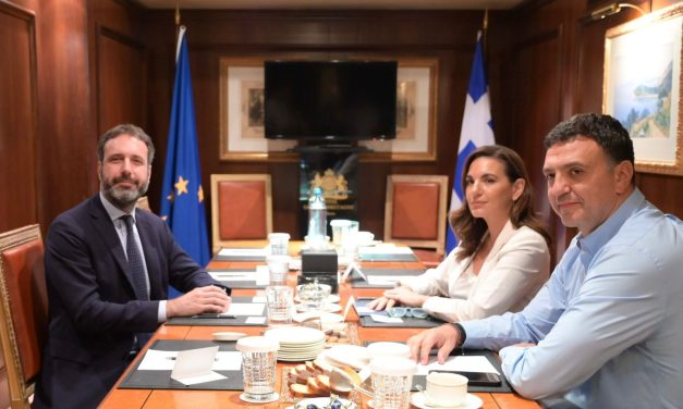 Συνάντηση του Υπουργού Ναυτιλίας και Νησιωτικής Πολιτικής, Β. Κικίλια και της Υπουργού Τουρισμού, Ο. Κεφαλογιάννη με τον Αναπληρωτή Αντιπρόεδρο Κυβερνητικών Υποθέσεων του Royal Caribbean Group, A. Carollo￼ ￼