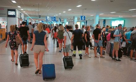 Αύξηση 5% στον διεθνή τουρισμό το πρώτο εξάμηνο του 2025 παρά τις παγκόσμιες προκλήσεις