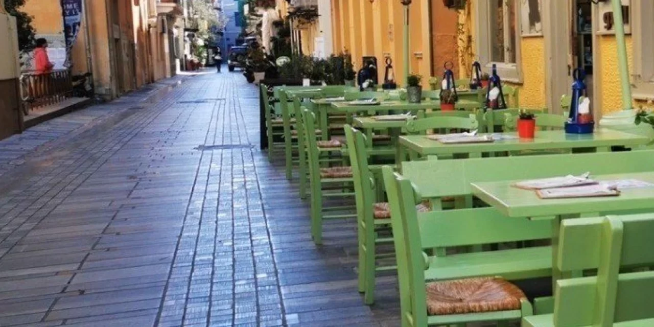 Θεσσαλονίκη: Γιατί ξεκίνησε… απότομα δίαιτα η εστίαση – Ο χαμένος τζίρος των 30 εκατ. ευρώ, το οξυγόνο της ΔΕΘ και ο κίνδυνος για 1.000 λουκέτα