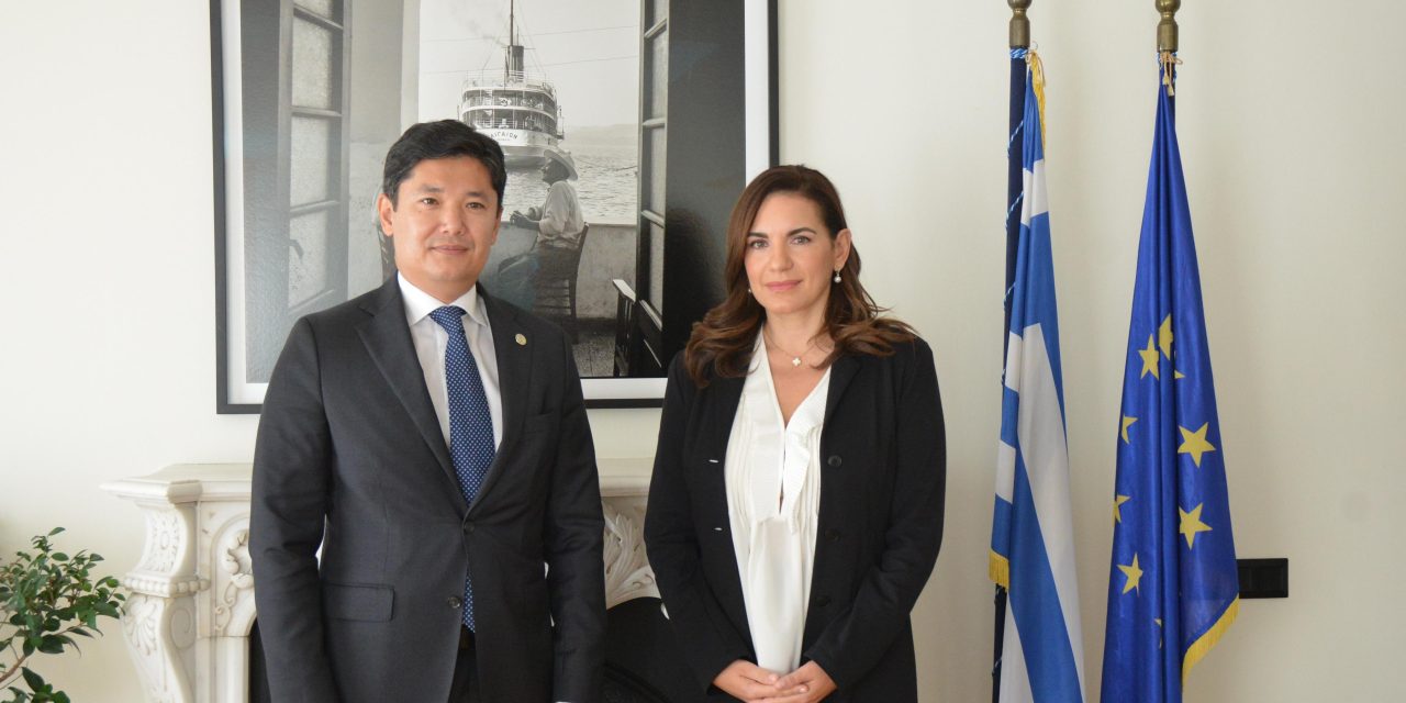 Συνάντηση Υπουργού Τουρισμού με Πρέσβη Καζακστάν: Πρωτοβουλία για επαναφορά απευθείας πτήσεων και ενίσχυση τουριστικής συνεργασίας