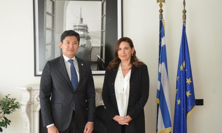 Συνάντηση Υπουργού Τουρισμού με Πρέσβη Καζακστάν: Πρωτοβουλία για επαναφορά απευθείας πτήσεων και ενίσχυση τουριστικής συνεργασίας