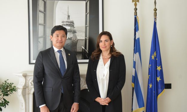 Συνάντηση Υπουργού Τουρισμού με Πρέσβη Καζακστάν: Πρωτοβουλία για επαναφορά απευθείας πτήσεων και ενίσχυση τουριστικής συνεργασίας