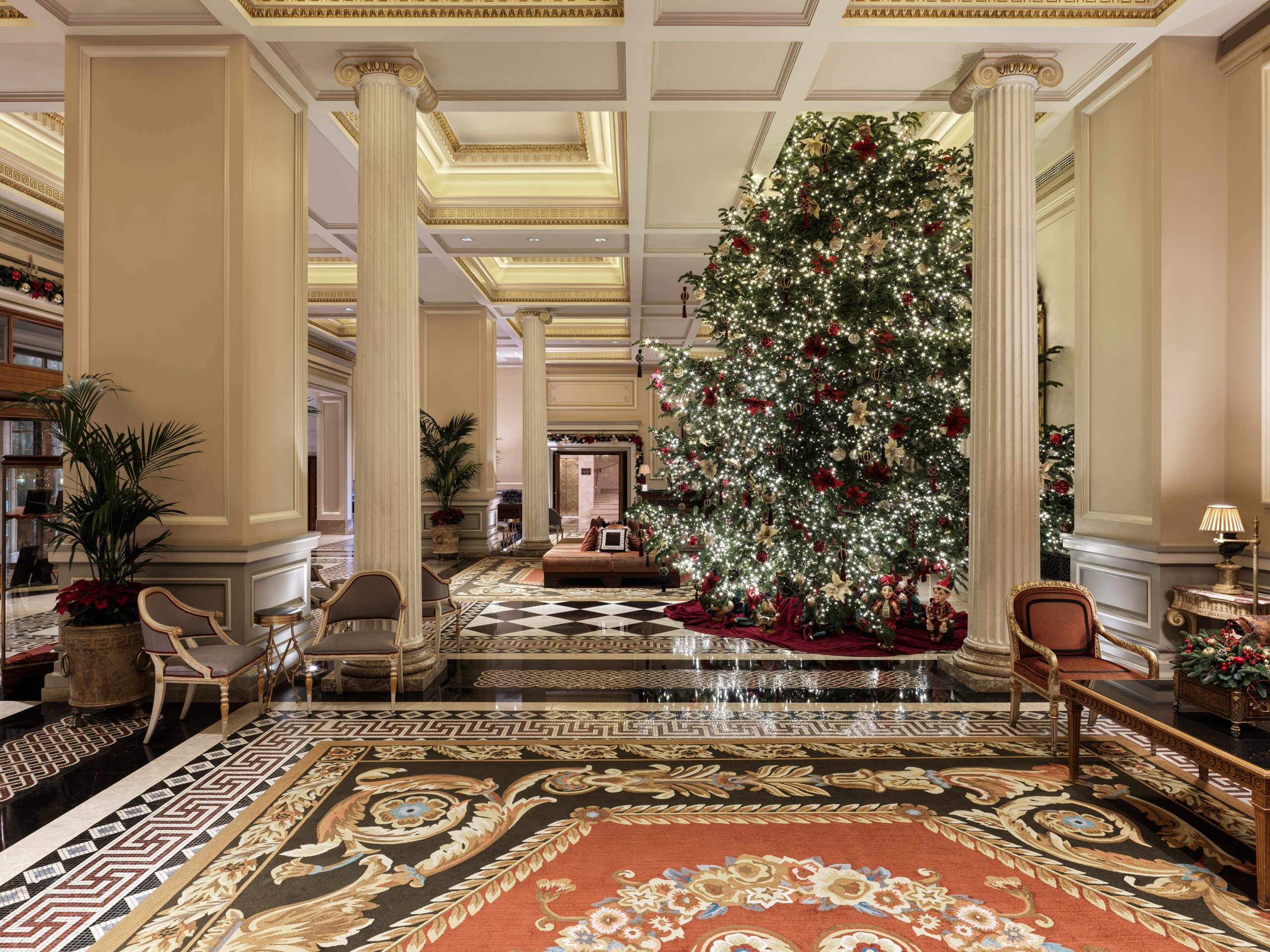 H καρδιά των γιορτών χτυπά στα Ξενοδοχεία Μεγάλη Βρεταννία & King George