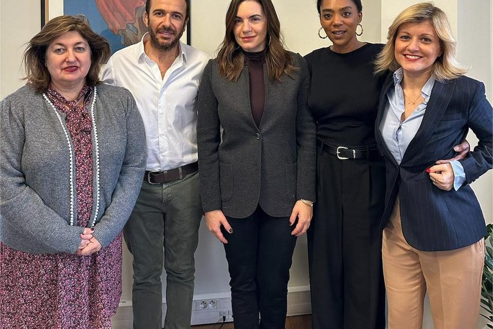 Επαφές της Υπουργού Τουρισμού στη Γαλλία με επίκεντρο τη στρατηγική συνεργασία στον τουρισμό￼