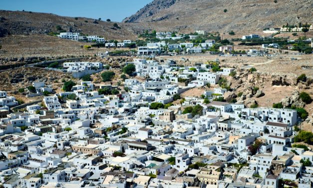 Κυκλάδες: Τα νησιά λένε όχι στις στρατηγικές επενδύσεις για τον τουρισμό.