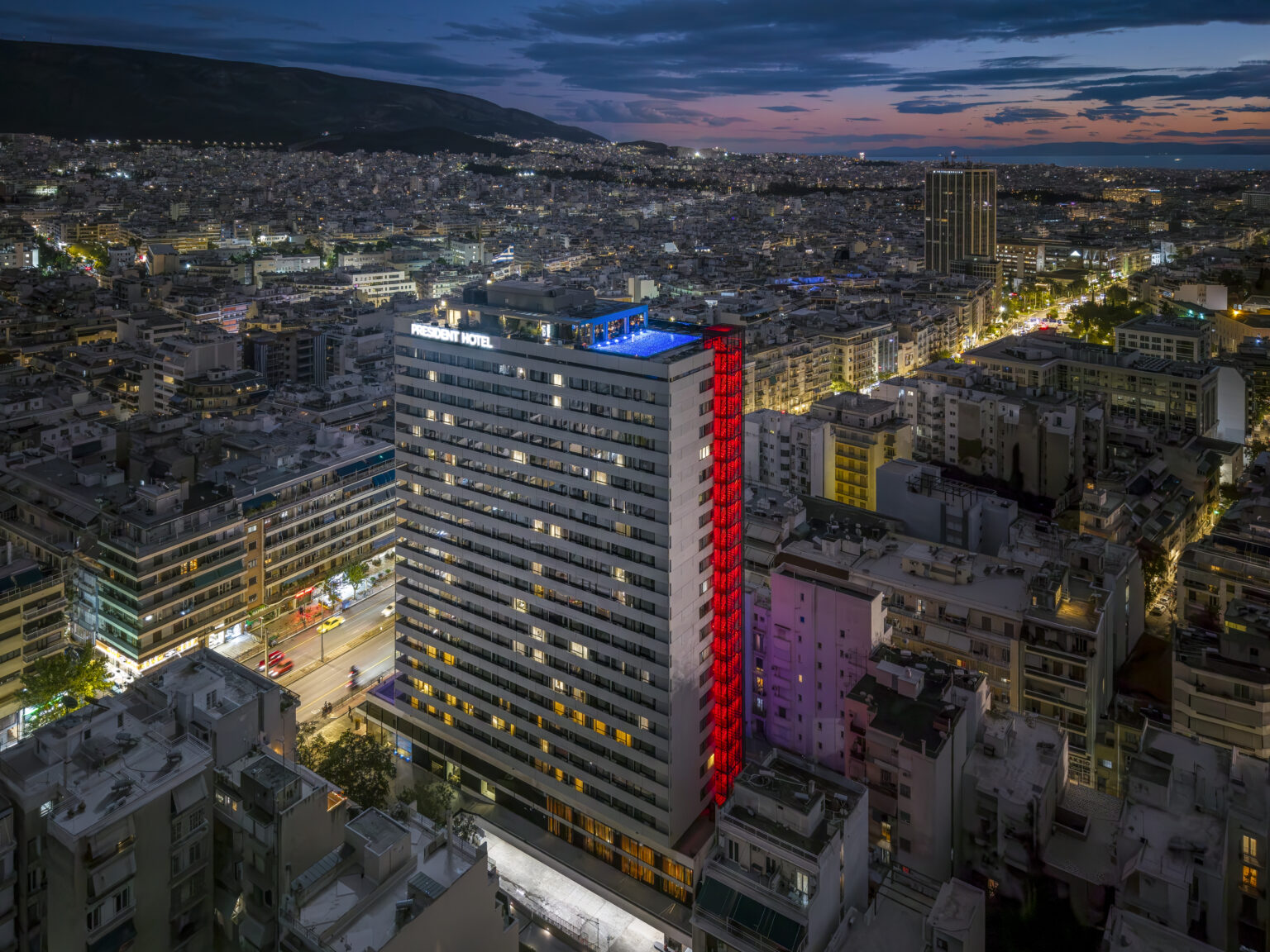 Το President Hotel Athens αποκαλύπτει την ανανεωμένη εξωτερική κλίμακα πυρασφάλειας με την υπογραφή του Minos Digenis Arquitectos