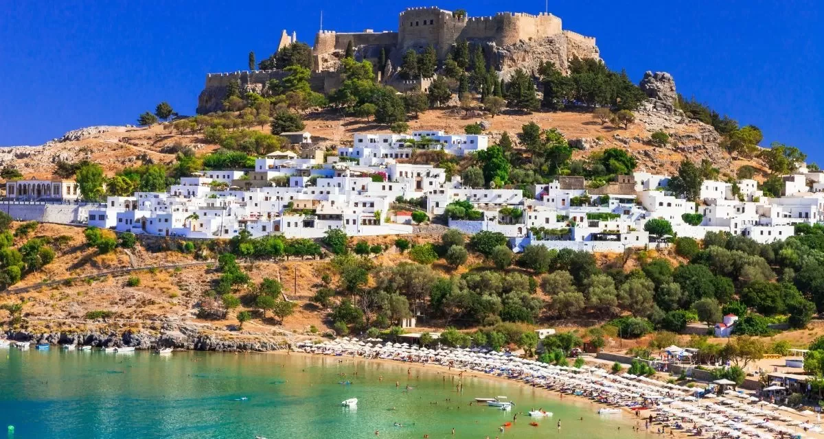 Απογειώθηκε ο τουρισμός στο ενδεκάμηνο Ιανουαρίου – Νοεμβρίου 2025 