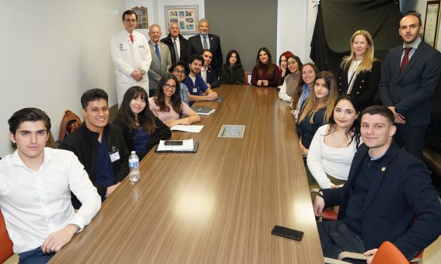 Επίσκεψη του Ιπποκρατικού Σχολείου στο Νοσοκομείο Mount Sinai και τοποθέτηση της Προτομής του Ιπποκράτη στη Νέα Υόρκη￼