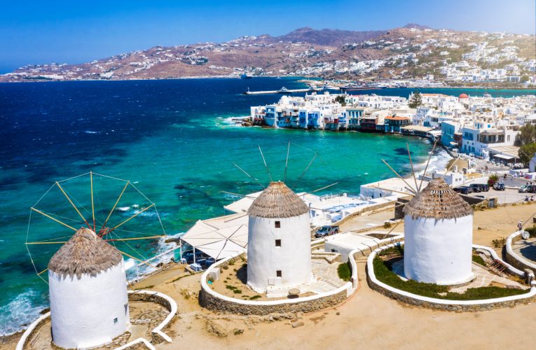 Δήμος Μυκόνου: Ζητά επανεξέταση των αυξημένων μισθωμάτων στις παραλίες του νησιού